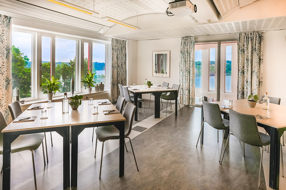 Konferenslokal med havsutsikt på Högberga Konferenshotell