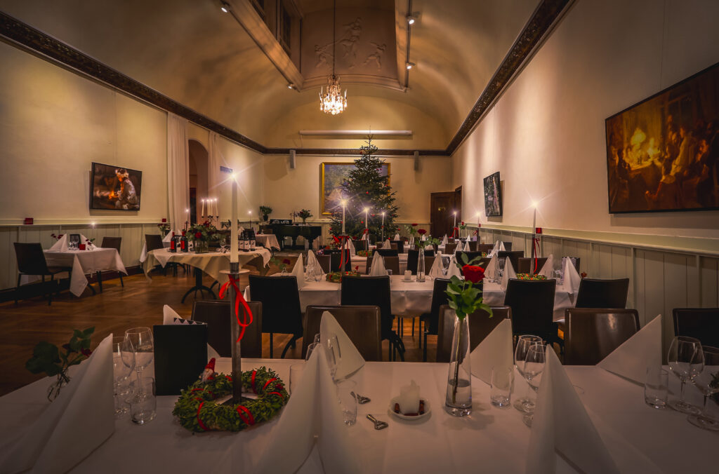 Dukat till julbord i Galleriet på Högberga Gård